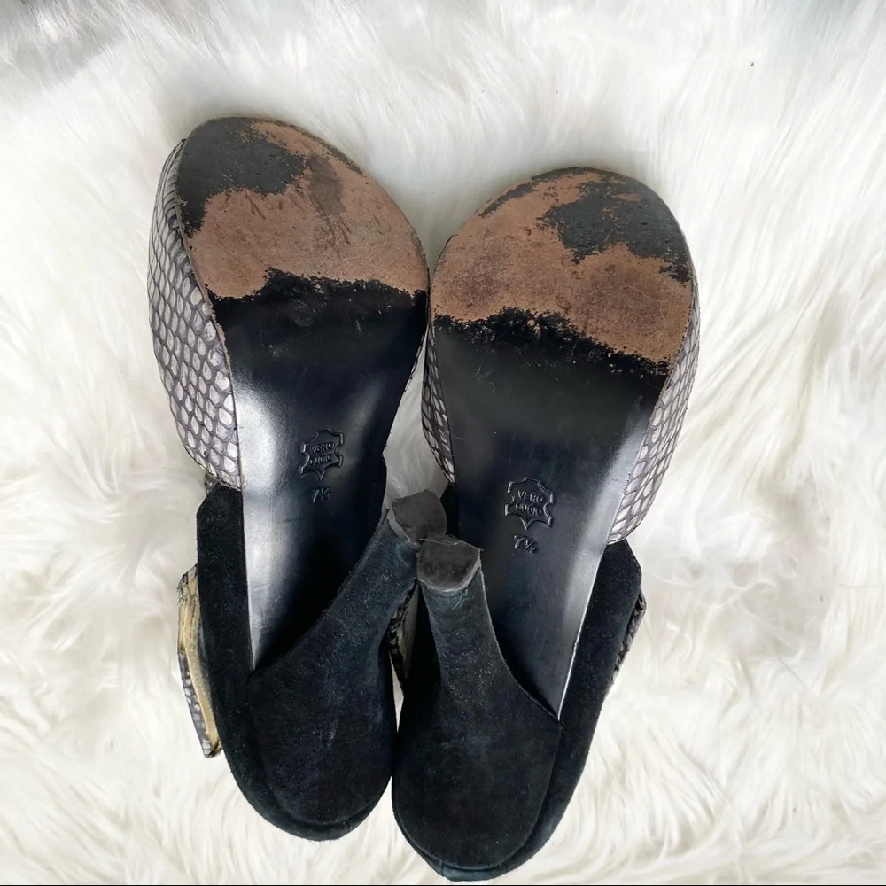 Kelsi Dagger snake print black suede stiletto heel sandals size 7.5
